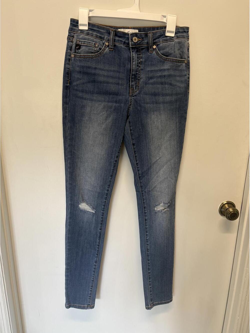 KanCan Women's Skinny Jeans with Light Distressing Size 11/29